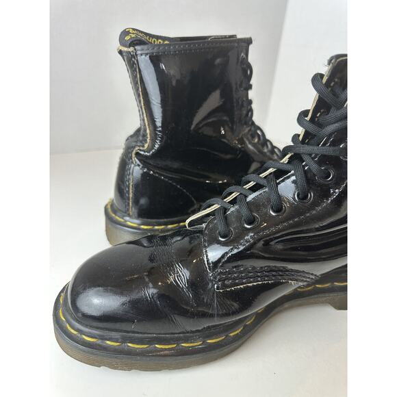 *Flawed Doc Dr. Martens Shiny Patent Leather Boots Black Lace Up Women's Size 8 - Picture 6 of 16